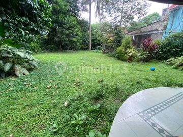 Rumah Nyaman dengan Halaman Belakang yang Luas, Dalam Perumahan Pesona Depok, Margonda