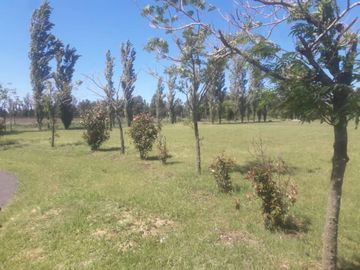 VENDE LOTE EXCELENTE UBICACION EN CLUB DE CAMPO HARAS DE FUNES