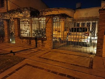 En Venta - Hermosa Casa Lote Propio Haedo Norte