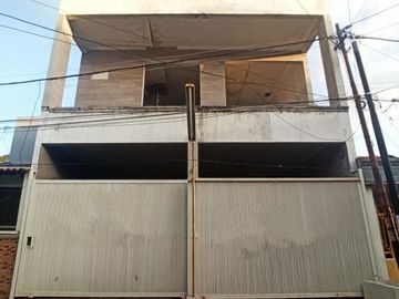 Rumah Mulyosari Tengah Carport 3, Row 3 mobil