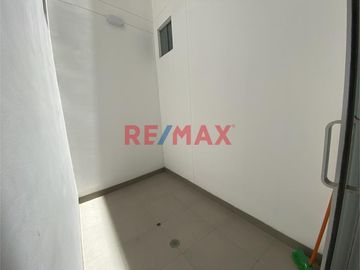 Venta De Departamento De Estreno En Urb Los Sauces En 1Er Piso