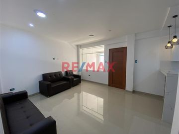 Venta De Departamento De Estreno En Urb Los Sauces En 1Er Piso
