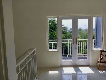 Perumahan Rasa Rumah Villa Pemandangan Hijau Gudung SHM IMB di Malang