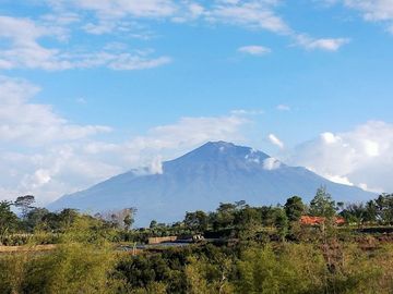 Perumahan Rasa Rumah Villa Pemandangan Hijau Gudung SHM IMB di Malang