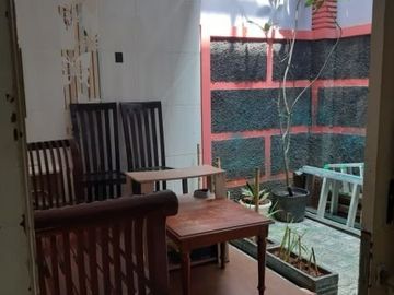 Rumah 3 lantai, apik, nyaman, asri, dan strategis