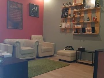 Rumah 3 lantai, apik, nyaman, asri, dan strategis