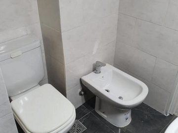 RECICLADO, IMPECABLE - Departamento en Venta en Balvanera 2 ambientes 36 m2 + balcón al frente - Sarmiento 2900