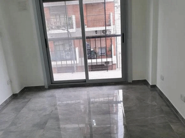RECICLADO, IMPECABLE - Departamento en Venta en Balvanera 2 ambientes 36 m2 + balcón al frente - Sarmiento 2900