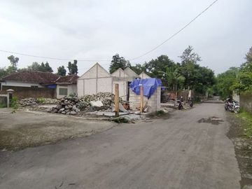 Rumah konsep VILLA klasik di Prambanan