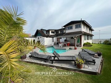 Casa en  Santo Domingo con vista al mar en primera línea
