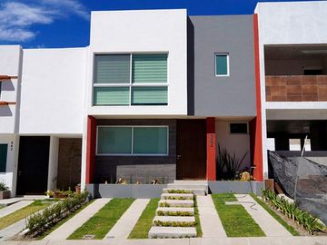 Casa en Venta en Senderos Monteverde.