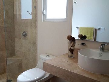 Casa en Venta en Senderos Monteverde.
