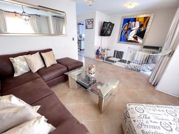 Excelente Casa Amplia 5d/3b, Ubicada En Microbarrio Cerrado