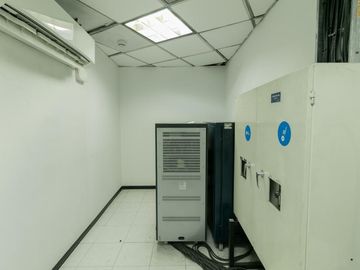 oficina en venta en parque central bavaria. Cod V1002167