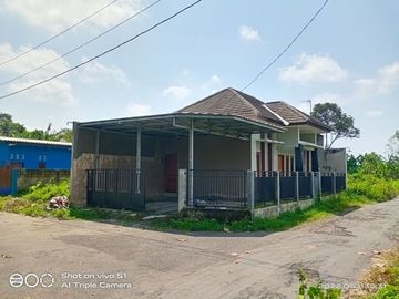 Tanah luasan kecil timur kampus Unriyo Tajem