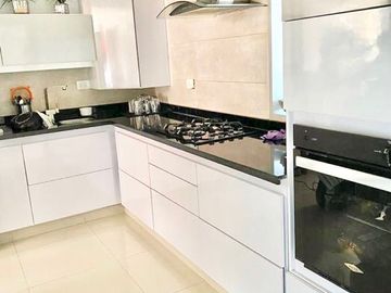 apartamento en venta en cristales. Cod V7241511