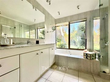 Casa en Venta en Santuario del Valle - Lo Barnechea