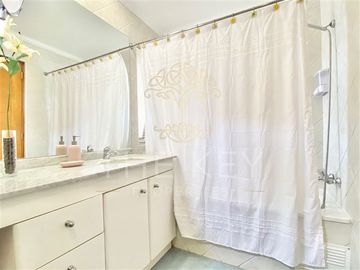 Casa en Venta en Santuario del Valle - Lo Barnechea