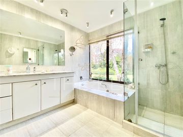 Casa en Venta en Santuario del Valle - Lo Barnechea