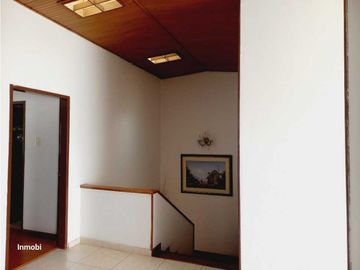 Venta / Permuta  Casa Barrio las Villas Bogota Ccial Bulevar Niza.