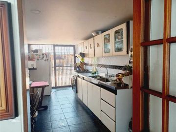 Venta / Permuta  Casa Barrio las Villas Bogota Ccial Bulevar Niza.