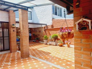Venta / Permuta  Casa Barrio las Villas Bogota Ccial Bulevar Niza.