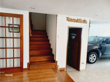 Venta / Permuta  Casa Barrio las Villas Bogota Ccial Bulevar Niza.