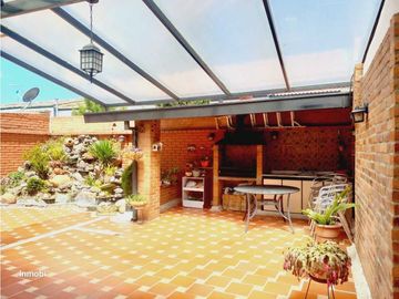 Venta / Permuta  Casa Barrio las Villas Bogota Ccial Bulevar Niza.