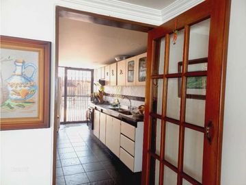 Venta / Permuta  Casa Barrio las Villas Bogota Ccial Bulevar Niza.