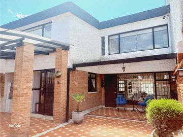 Venta / Permuta  Casa Barrio las Villas Bogota Ccial Bulevar Niza.