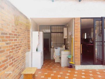 Venta / Permuta  Casa Barrio las Villas Bogota Ccial Bulevar Niza.