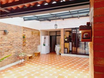 Venta / Permuta  Casa Barrio las Villas Bogota Ccial Bulevar Niza.