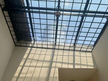 Dijual Rumah Full Interior Cakep 3 Lantai Perumahan Green Court Cengkareng