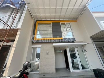 Dijual Rumah Full Interior Cakep 3 Lantai Perumahan Green Court Cengkareng