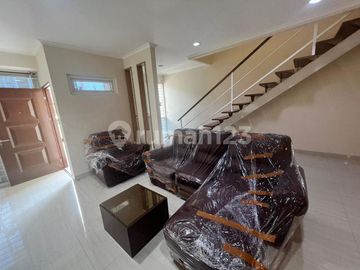 Dijual Rumah Full Interior Cakep 3 Lantai Perumahan Green Court Cengkareng