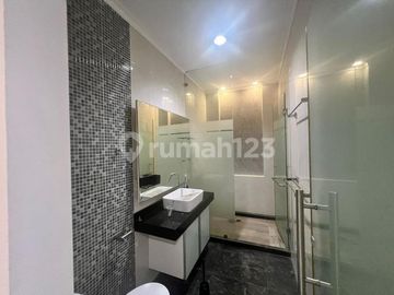 Dijual Rumah Full Interior Cakep 3 Lantai Perumahan Green Court Cengkareng