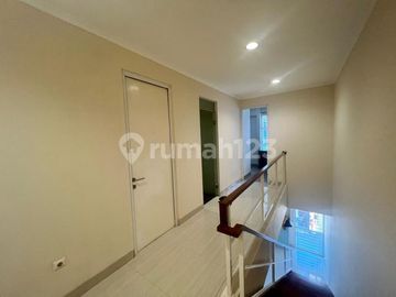 Dijual Rumah Full Interior Cakep 3 Lantai Perumahan Green Court Cengkareng
