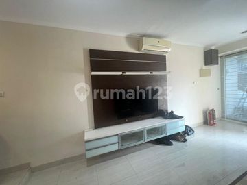 Dijual Rumah Full Interior Cakep 3 Lantai Perumahan Green Court Cengkareng
