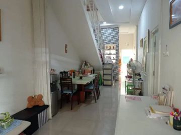 Rumah Surabaya Barat di Raya Darmo Baru Barat Siap Huni