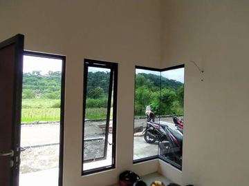 Terlaris, Rumah Modern Ceiling Tinggi Dekat Polsek Prambanan