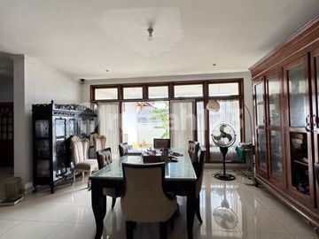 Rumah Halaman Luas Ada Kolam Renang di Cinere dekat ke Tol