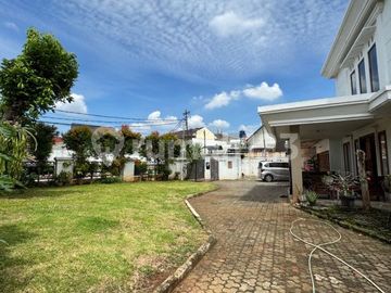 Rumah Halaman Luas Ada Kolam Renang di Cinere dekat ke Tol