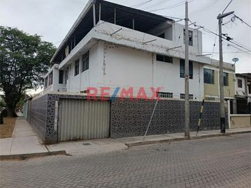 🏡✨ ¡Oportunidad única en Piura! ✨🏡

¿Buscas una espaciosa casa urbana en una excelente ubicación? Esta propiedad en Jr. Bernal 136 es tu mejor opció