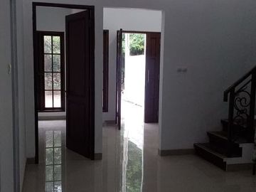 Rmh mewah 2 lantai siap Huni lokasi strategis Jagakarsa,Jaksel