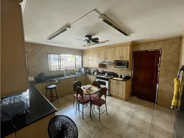 SE VENDE HERMOSA CASA AMOBLADA EN LA ALAMEDA $625,000