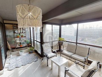 Departamento en venta, 4 ambientes, con cochera y baulera. Vicente López, sobre Avenida Libertador.