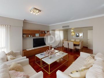 Departamento en venta, 4 ambientes, con cochera y baulera. Vicente López, sobre Avenida Libertador.