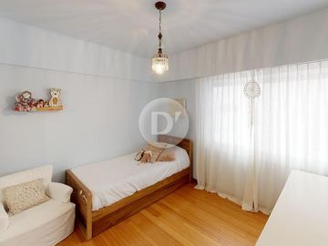 Departamento en venta, 4 ambientes, con cochera y baulera. Vicente López, sobre Avenida Libertador.
