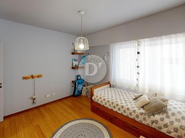 Departamento en venta, 4 ambientes, con cochera y baulera. Vicente López, sobre Avenida Libertador.