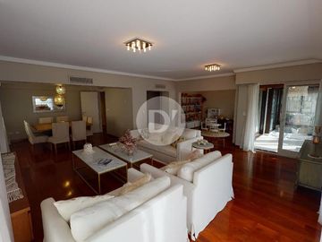 Departamento en venta, 4 ambientes, con cochera y baulera. Vicente López, sobre Avenida Libertador.
